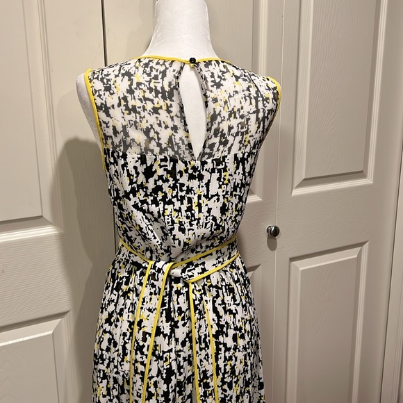 Gorgeous Kate Spade dress in black and white with yellow details - Picture 5 of 7